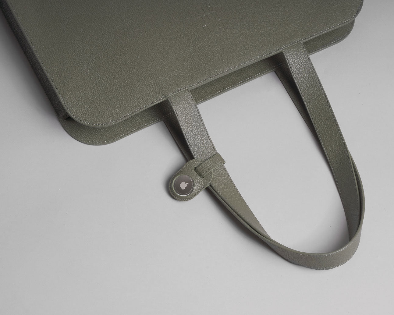 The 0.5 ml - Leather AirTag Keychain